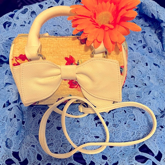 Betsey Johnson Handbags - Betsy Johnson gently loved detachable strap Crossbody mini purse